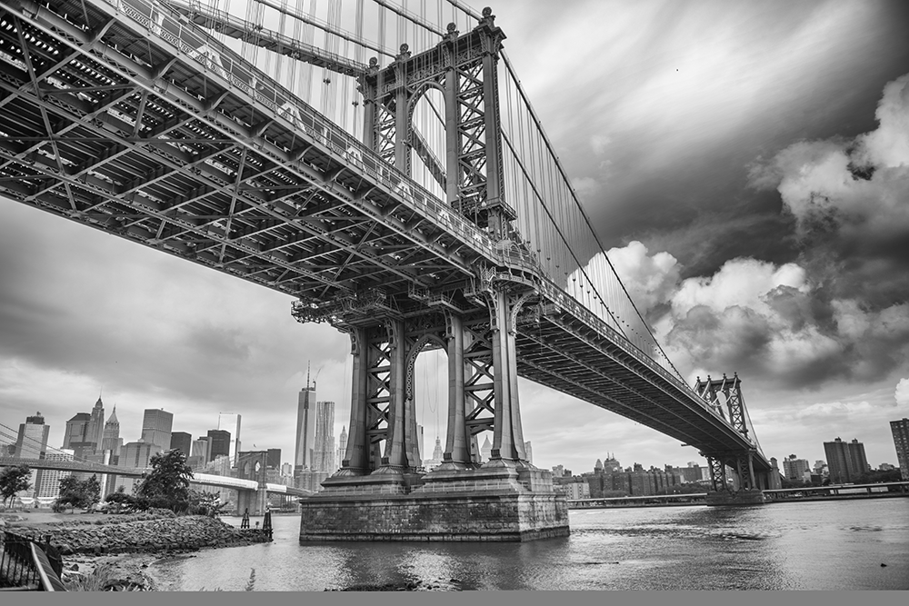 A black and white image of the Manhattan Bridge in New York